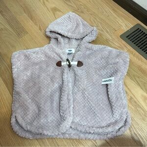 Old Navy Soft Hooded Poncho NWT 5T Cream Purple Kids Girls Plush Sweater